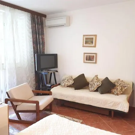 Guest house Aurora *